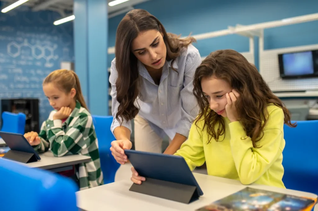 Pedagogista offre supporto a giovane vittima di cyberbullismo